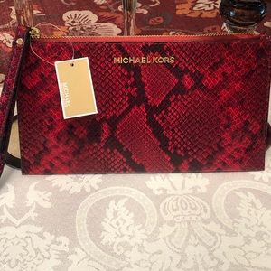 NWT MICHAEL Michael Kors Large zip clutch